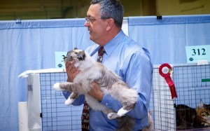 Judge-Mark-Coleman-of-California-explains-to-spectators-about-this-breed